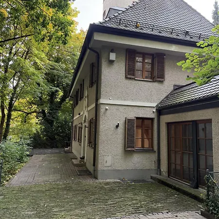 Historic Elegance And Modern Comfort *
